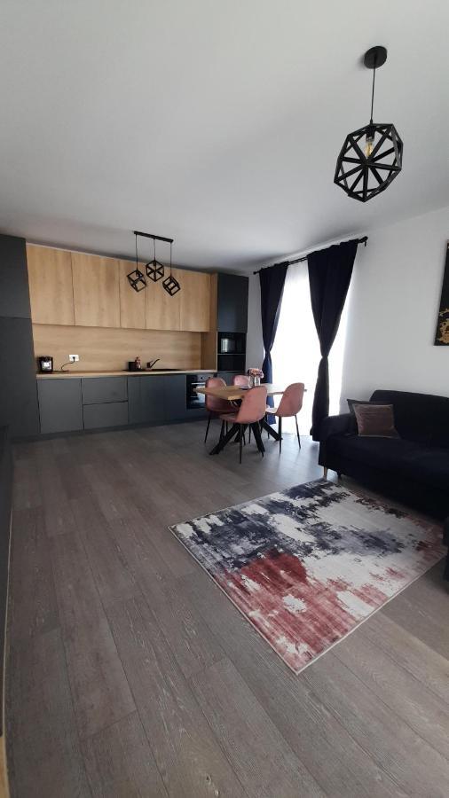 Sarah'S Place Орадя Экстерьер фото